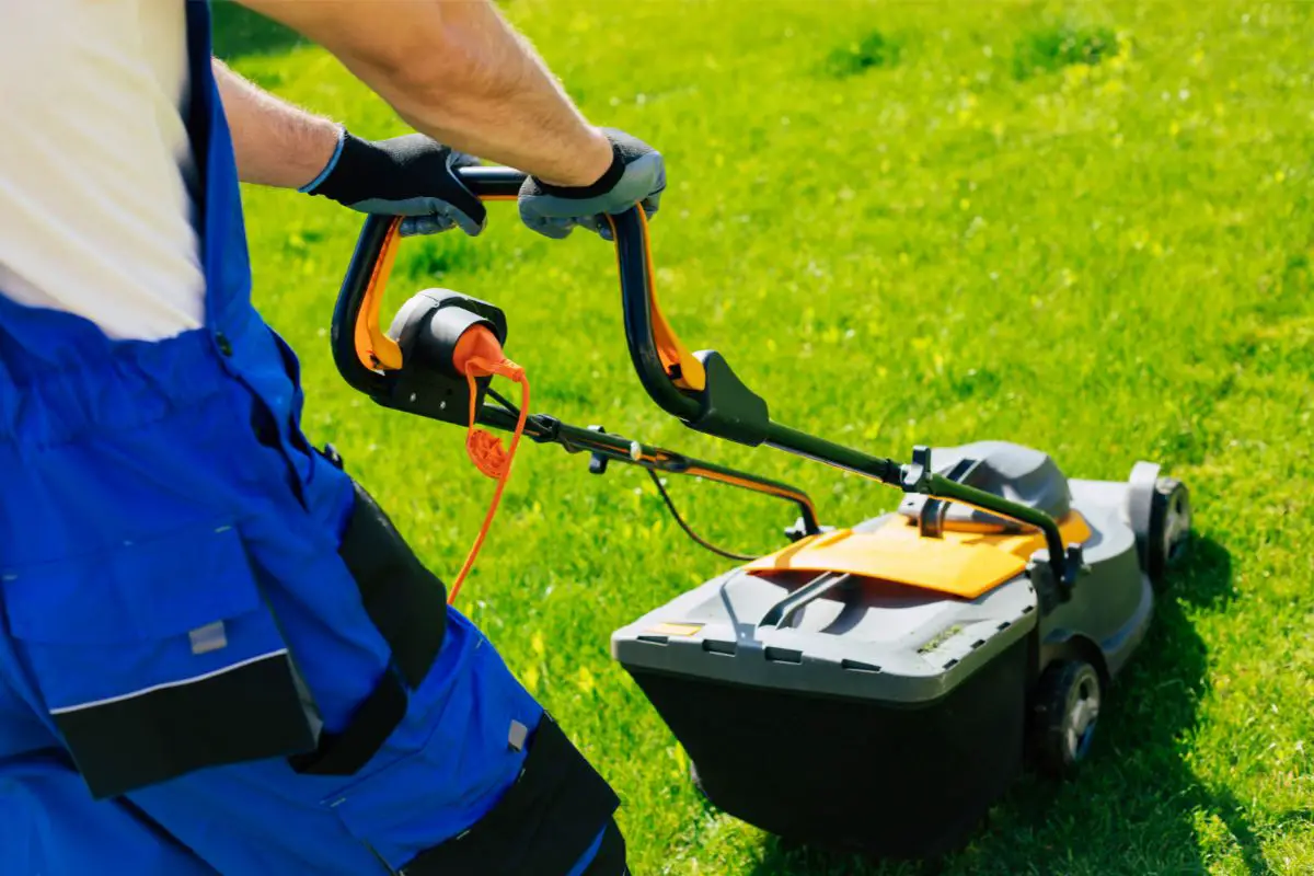 How To Start An Electric Lawn Mower (1)